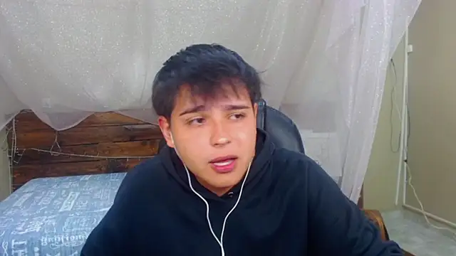 Snapshot of AndrewPherson chatting on February 17, 12:05 pm AndrewPherson online show from February 17, 12:05 pm