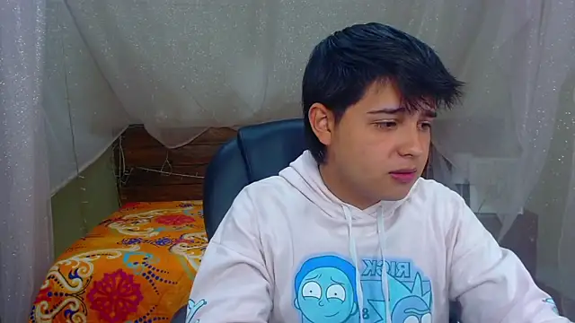 Snapshot of AndrewPherson chatting on February 22, 12:29 pm AndrewPherson online show from February 22, 12:29 pm