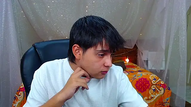 Snapshot of AndrewPherson chatting on February 25, 12:34 pm AndrewPherson online show from February 25, 12:34 pm