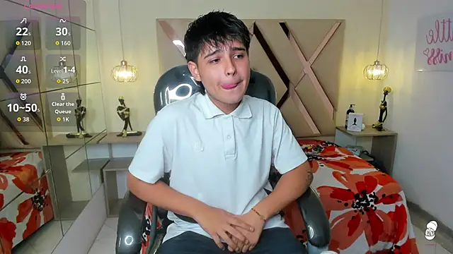 Snapshot of AndrewPherson chatting on September 20, 12:39 pm AndrewPherson online show from September 20, 12:39 pm