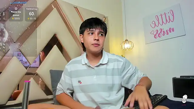 Snapshot of AndrewPherson chatting on September 23, 1:14 pm AndrewPherson online show from September 23, 1:14 pm