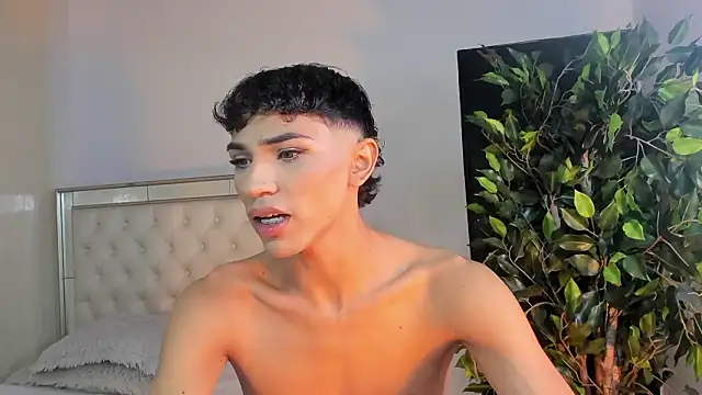 Snapshot of im_sebaslopez chatting on February 1, 7:56 pm im sebaslopez online show from February 1, 7:56 pm