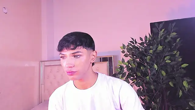 Snapshot of im_sebaslopez chatting on February 6, 9:29 pm im sebaslopez online show from February 6, 9:29 pm