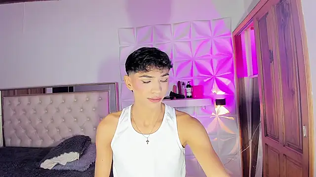 Snapshot of im_sebaslopez chatting on February 14, 6:54 am im sebaslopez online show from February 14, 6:54 am