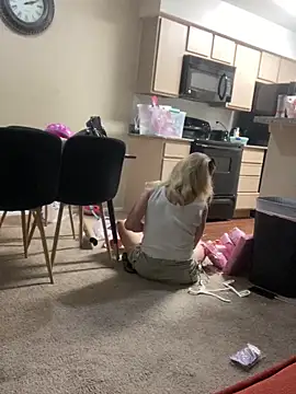 Snapshot of 1_chillguy chatting on October 28, 7:01 am 1 chillguy online show from October 28, 7:01 am