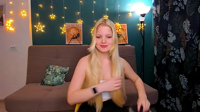 Snapshot of Xloe_Queen chatting on January 28, 2:10 pm Xloe Queen online show from January 28, 2:10 pm