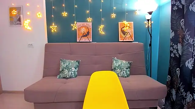 Snapshot of Xloe_Queen chatting on March 5, 9:05 am Xloe Queen online show from March 5, 9:05 am