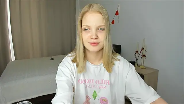 Xloe Queen online show from February 22, 11:20 am