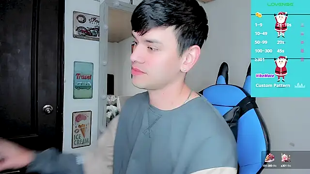 Snapshot of joe_jhon chatting on December 17, 12:43 pm joe jhon online show from December 17, 12:43 pm