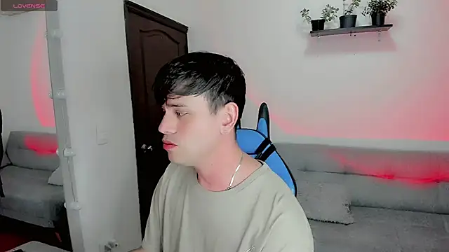 Snapshot of joe_jhon chatting on January 28, 4:08 am joe jhon online show from January 28, 4:08 am