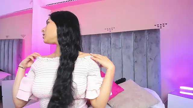 Giselle Roldan online show from December 5, 4:21 am