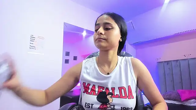 Giselle Roldan online show from February 15, 4:53 am