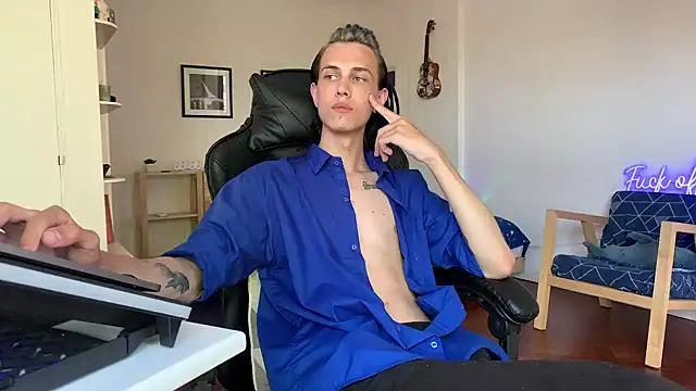 Den BlueXx online show from December 11, 8:07 pm