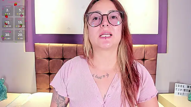 rhosyn reyes online show from October 5, 8:18 pm
