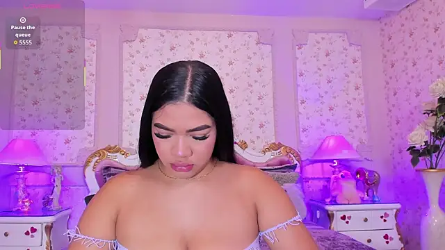 Snapshot of AllissonJames chatting on November 9, 11:30 am AllissonJames online show from November 9, 11:30 am