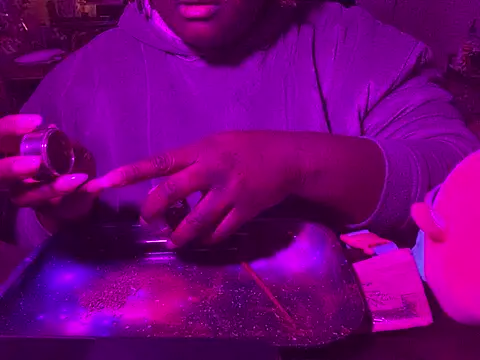 BigKittyRaven online show from December 9, 5:40 am