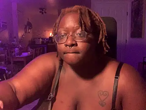 BigKittyRaven online show from December 11, 5:10 am