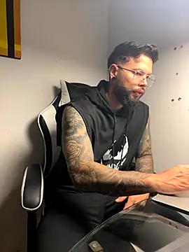 connor santtos online show from November 20, 1:11 pm