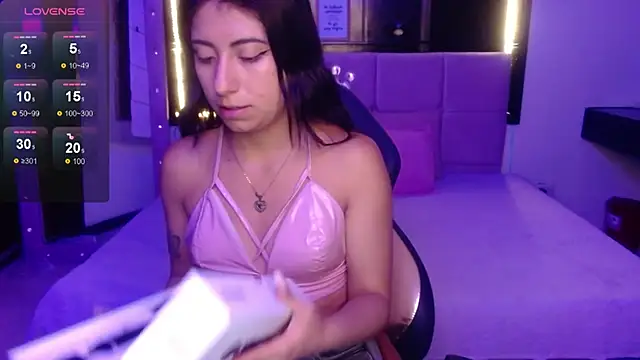 Angela Diaz  online show from February 8, 11:55 am