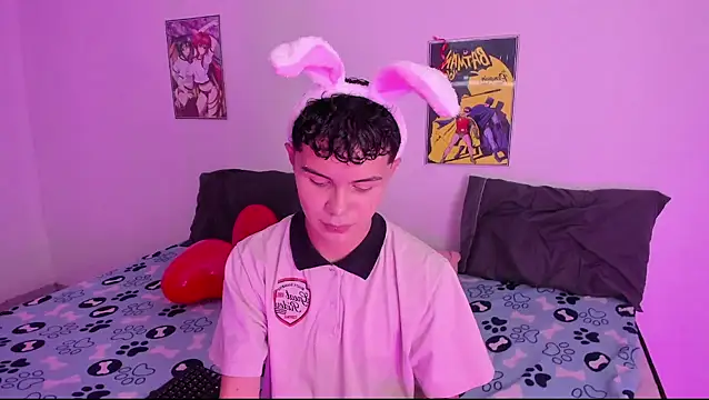 crushnier online show from February 17, 6:04 pm