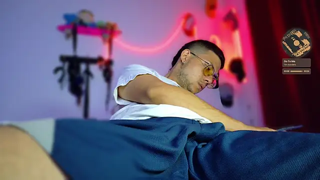 Snapshot of Nymphobuddies chatting on February 14, 4:58 am Nymphobuddies online show from February 14, 4:58 am