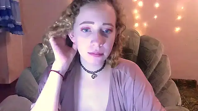 Snapshot of MelxMellie chatting on February 3, 1:19 am MelxMellie online show from February 3, 1:19 am