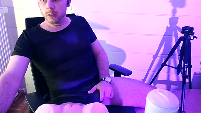 Toyboy84X online show from February 8, 11:24 pm