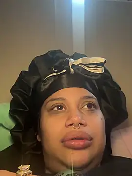 Snapshot of shyfr34k chatting on January 24, 3:24 pm shyfr34k online show from January 24, 3:24 pm