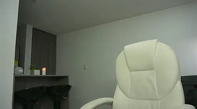 Snapshot of devin_hunter1 chatting on December 9, 2:28 pm devin hunter1 online show from December 9, 2:28 pm