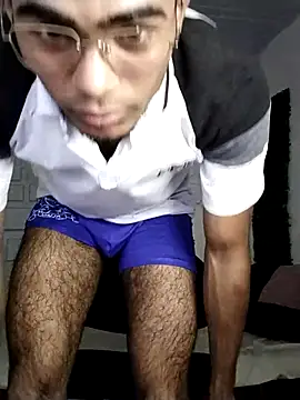 Snapshot of alessandro_2005 chatting on December 5, 11:18 pm alessandro 2005 online show from December 5, 11:18 pm