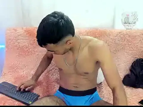 Snapshot of alessandro_2005 chatting on February 4, 12:08 am alessandro 2005 online show from February 4, 12:08 am