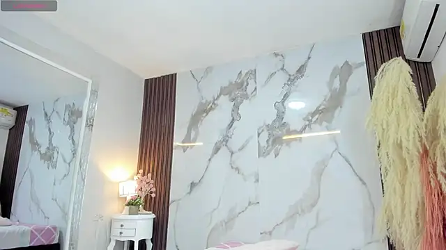 briannaduque online show from September 17, 8:21 pm