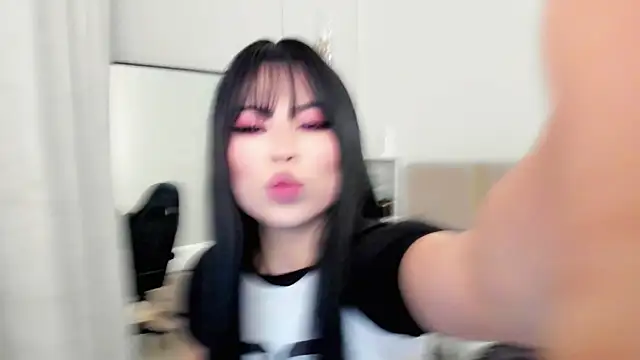 Snapshot of may_mia chatting on November 27, 2:02 am may mia online show from November 27, 2:02 am