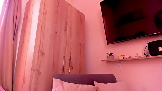 Snapshot of sofiaVelez01 chatting on June 1, 4:41 pm sofiaVelez01 online show from June 1, 4:41 pm
