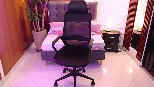 Snapshot of ashleylove_prg chatting on January 28, 7:43 am ashleylove prg online show from January 28, 7:43 am