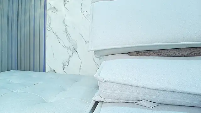 Franchesca De Luca online show from February 23, 2:07 am