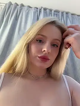Snapshot of CaseyCumFace chatting on May 12, 9:01 pm CaseyCumFace online show from May 12, 9:01 pm