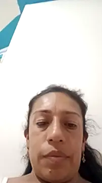 Snapshot of yaz_guzman chatting on February 6, 10:53 pm yaz guzman online show from February 6, 10:53 pm