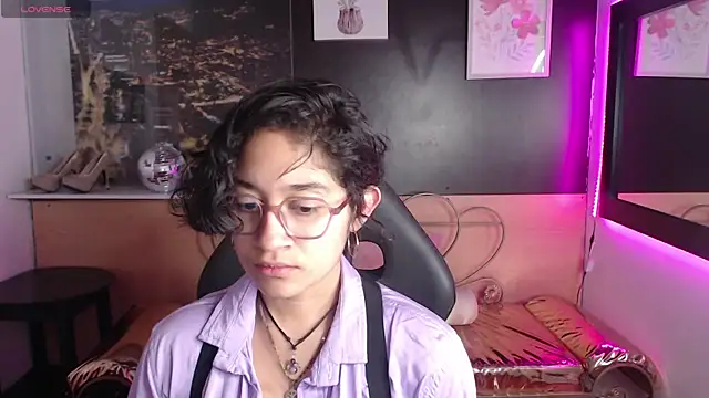 Lili Gomez  online show from October 4, 12:36 pm
