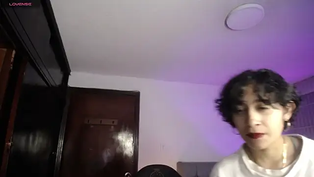 Lili Gomez  online show from October 16, 2:07 pm