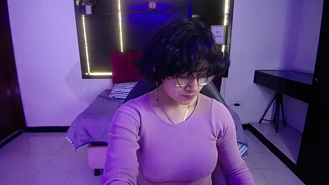 Lili Gomez  online show from November 8, 1:11 pm