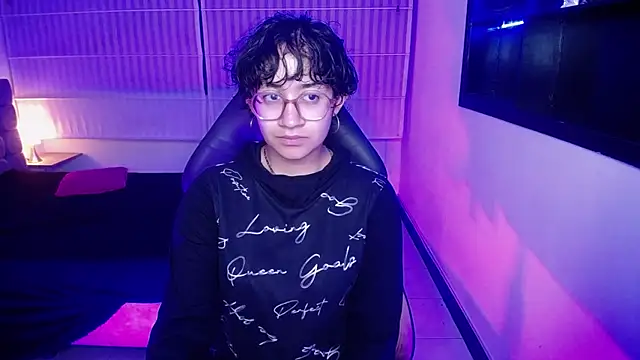 Lili Gomez  online show from January 9, 11:02 am