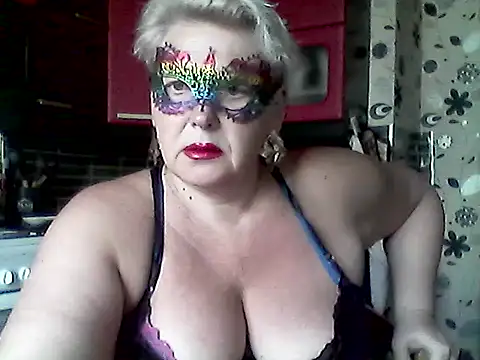 Lisa Suzie online show from May 14, 7:04 am