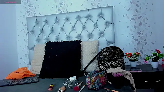 candymery online show from January 11, 6:33 pm