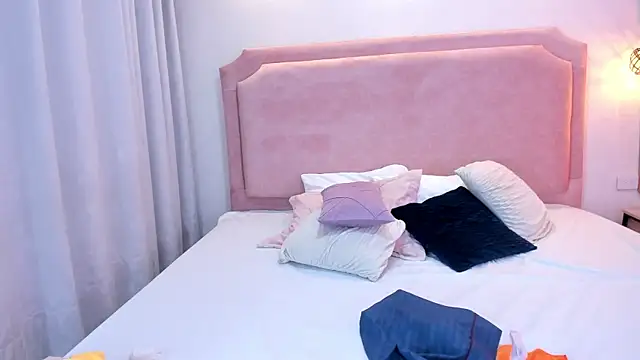 sophiawhite   online show from March 5, 7:38 pm