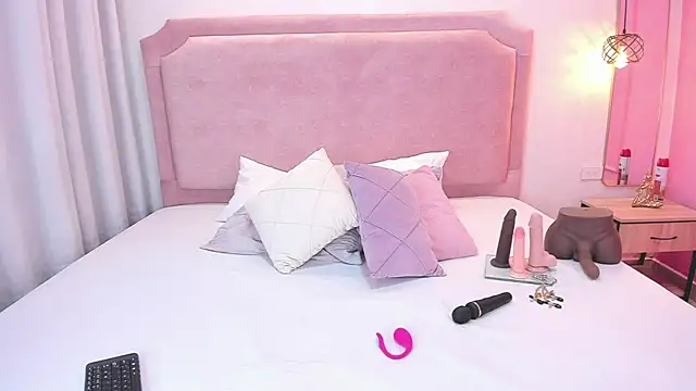 sophiawhite   online show from March 19, 1:18 pm