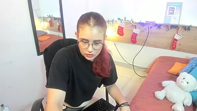 Emyli rousse  online show from December 24, 1:28 pm