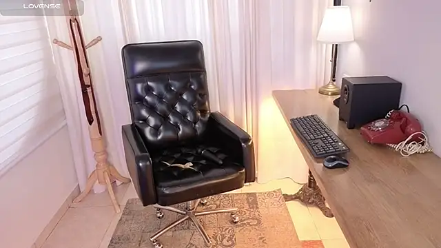 Pamela Johnsonn online show from April 18, 7:58 pm