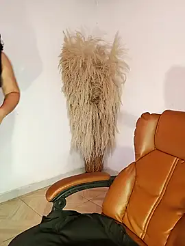 Snapshot of Aiunii1 chatting on November 12, 1:44 pm Aiunii1 online show from November 12, 1:44 pm