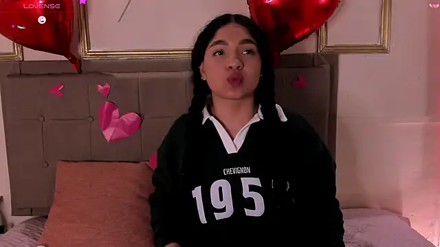 amandalee01 online show from February 14, 7:43 pm